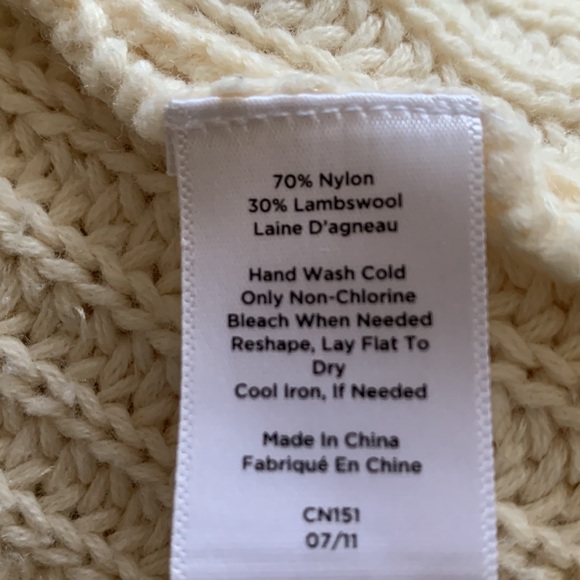 Beautiful holiday sweater. - Picture 5 of 5